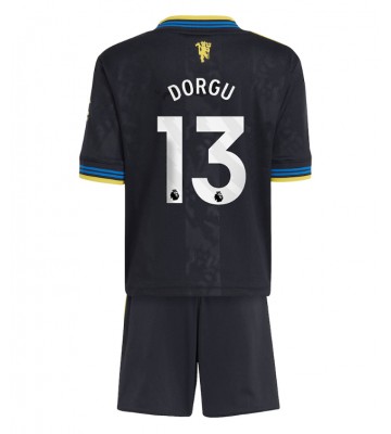 Manchester United Patrick Dorgu #13 Replika Tredje Tröja Barn 2025-26 Kortärmad (+ Korta byxor) Manchester United Patrick Dorgu #13 Replika Tredje Tröja Barn 2025-26 Kortärmad (+ Korta byxor)